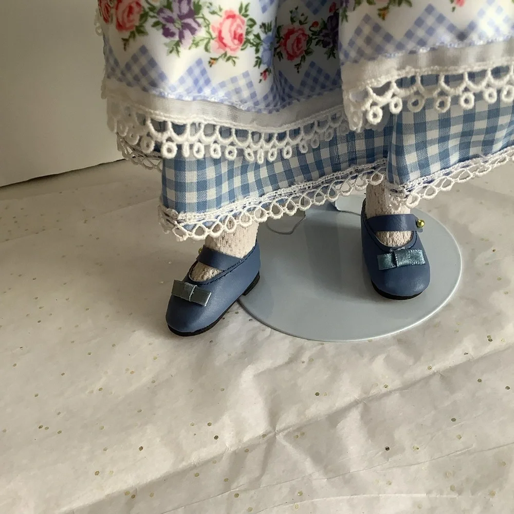 Vintage Ashton Drake Galleries in Gingham‎ and Bows Collection Gwendolyn Doll